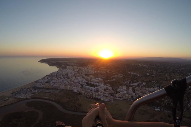 Flight experience over the beach in paragliding/paratrike in the Algarve with video. - Flying above Praia da Falésia