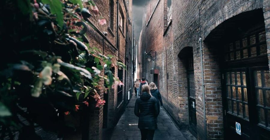 French Language: Original Harry Potter Walking Tour - Starting behind Southwark Cathedral
