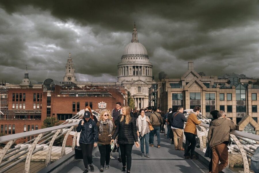 French Language: Original Harry Potter Walking Tour - The optional Thames ride or London Underground