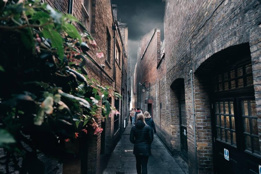 French Language: Original Harry Potter Walking Tour - Borough Market, Southwark Cathedral, and the Leaky Cauldron