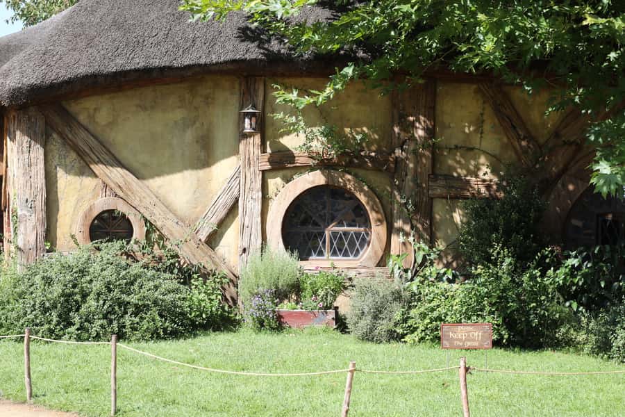 From Auckland: Hobbiton Afternoon Tour - Arriving at Hobbiton and Shire’s Rest