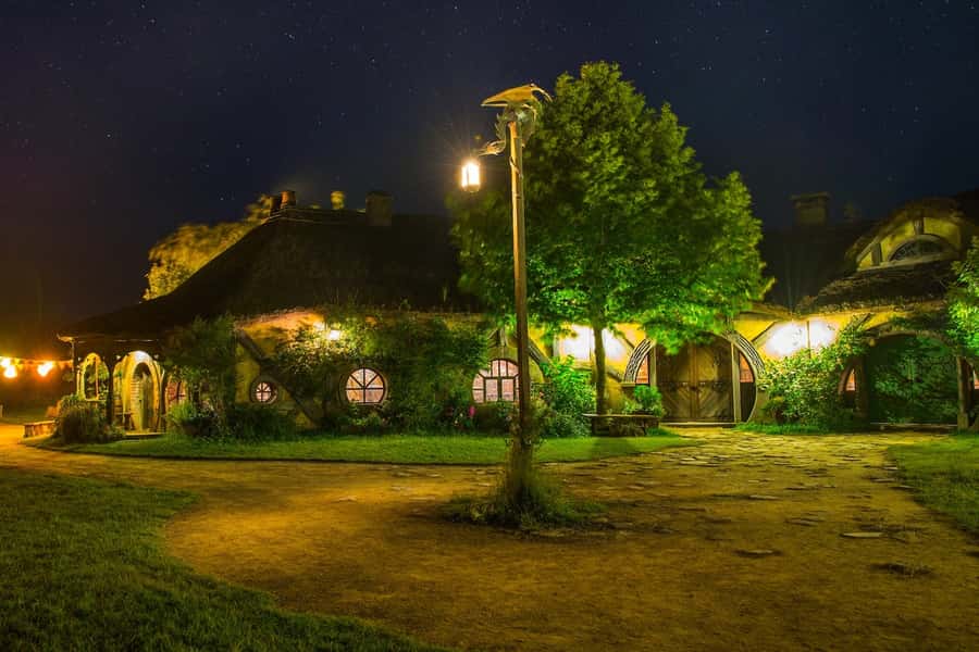 From Auckland: Hobbiton Movie Set Full-Day Small-Group Trip - Practical tips for a smoother day