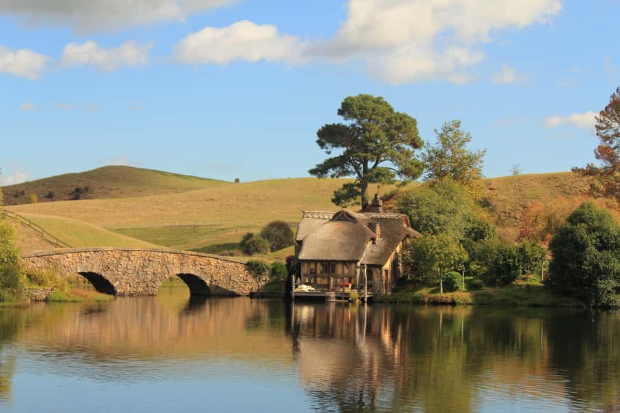 From Auckland: Hobbiton Movie Set Private Tour (Flexible) - Walking into the Shire at Hobbiton