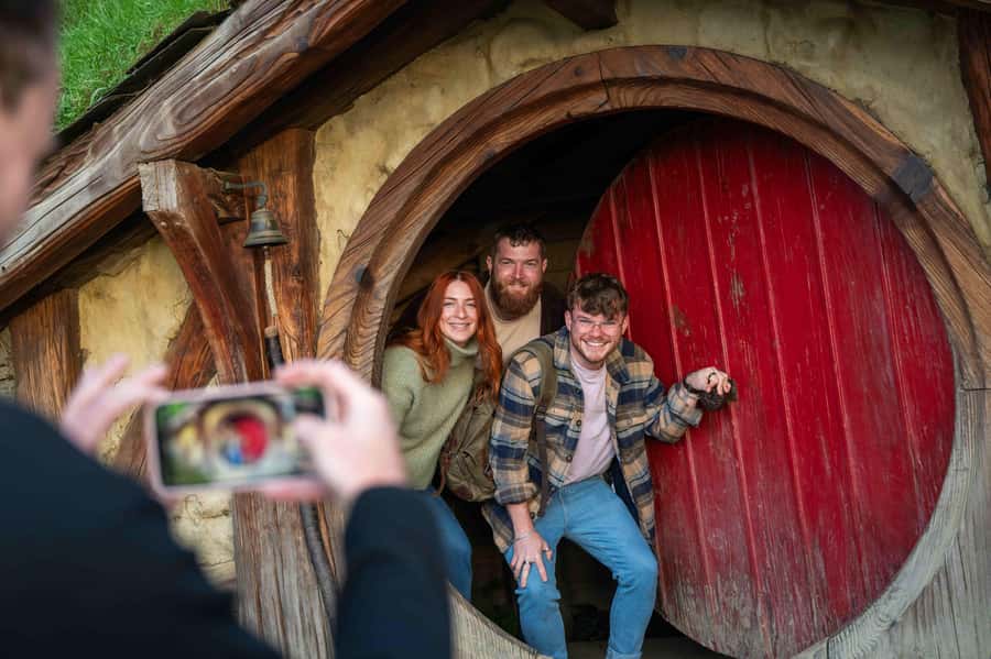 From Auckland: Hobbiton Movie Set Trip with Guided Tour - Shire’s Rest Café and the first look at Hobbiton