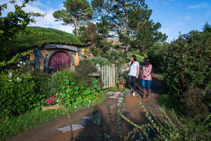 From Auckland: Hobbiton Movie Set Trip with Guided Tour - The Green Dragon Inn finish