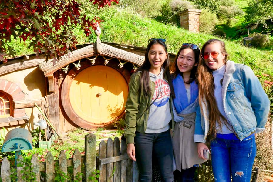 From Auckland: Hobbiton Movie Set Trip with Guided Tour - What $197 buys you