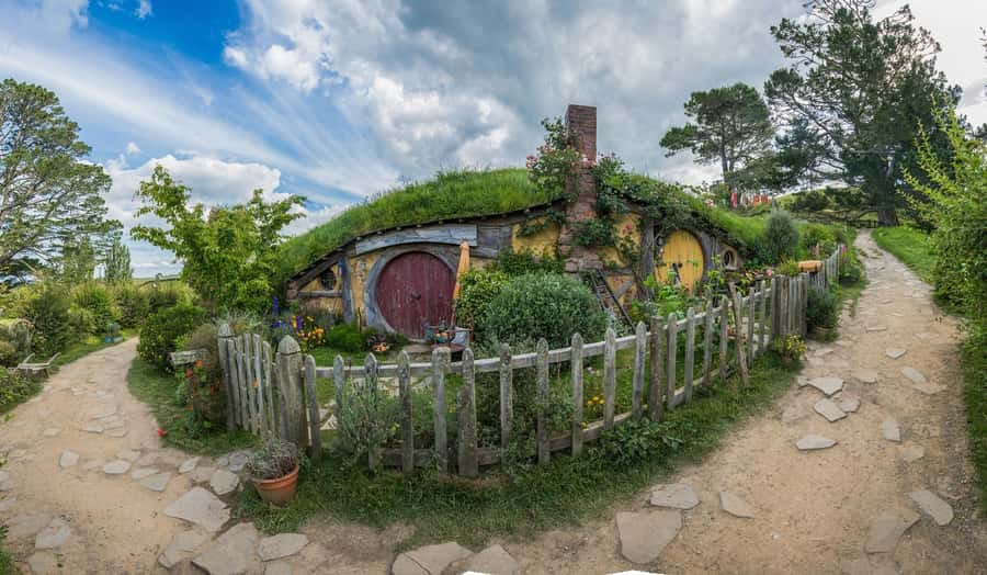 From Auckland: Hobbiton & Waitomo Caves Day Trip with Lunch - Key points before you book