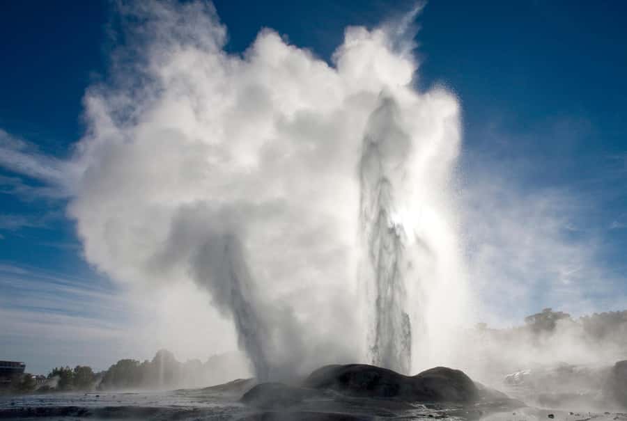 From Auckland: Two-Day Hobbiton, Rotorua, Waitomo Caves Tour - Why this two-day route works from Auckland