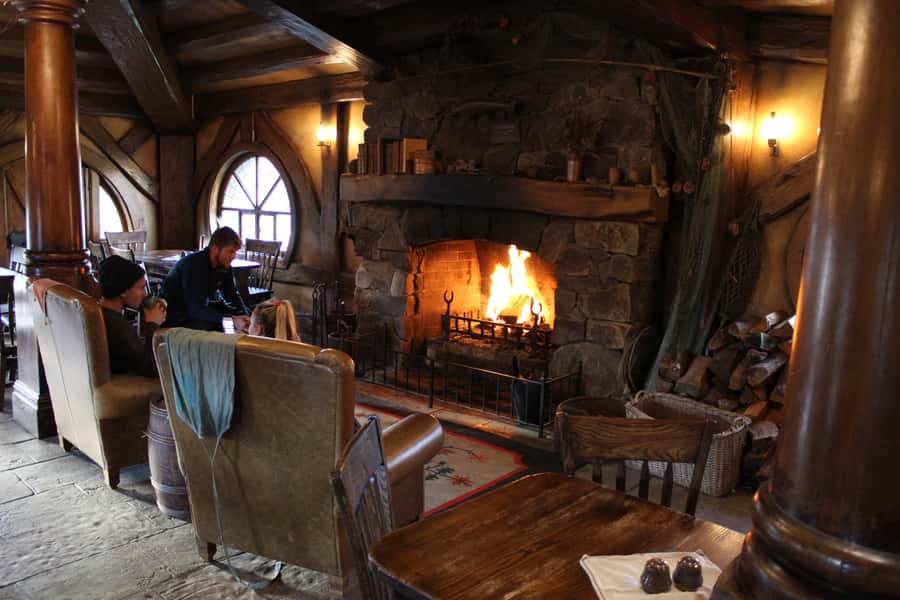 From Auckland: Two-Day Hobbiton, Rotorua, Waitomo Caves Tour - Waitomo Caves and the glowworm boat ride