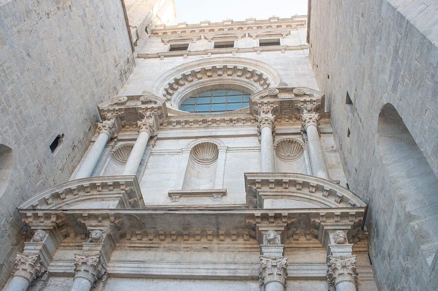 From Barcelona: Girona & Costa Brava Game of Thrones Tour - Pals offers a slower medieval pause