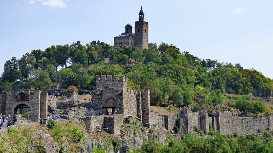 From Bucharest: Day Trip to Medieval Marvels of Bulgaria - Crossing the Danube into Bulgaria
