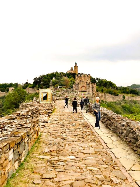 From Bucharest: Day Trip to Medieval Marvels of Bulgaria - Lunch and free time in Veliko Tarnovo