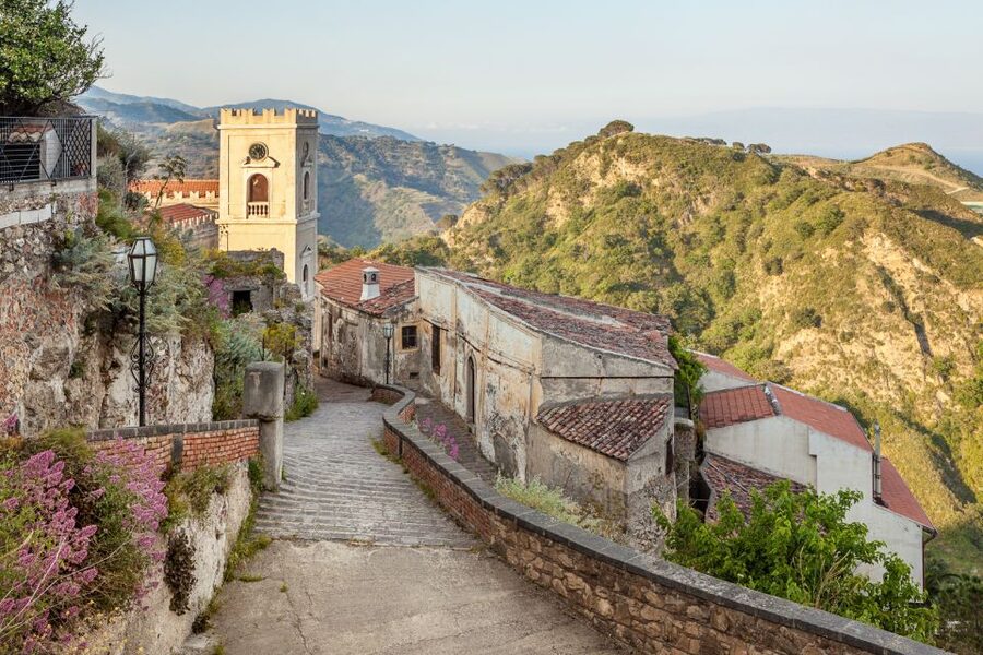 From Catania: Guided Godfather Tour with Taormina Visit - San Nicolò Church and the Wedding Scene