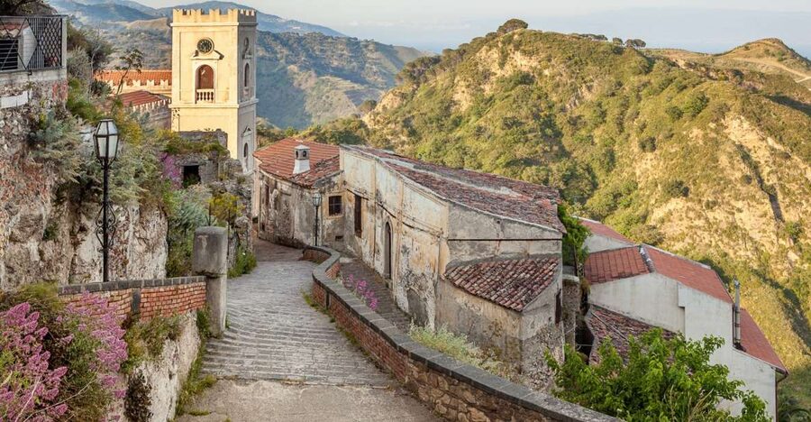 From Catania: Guided Godfather Tour with Taormina Visit - Savoca and the Lemon Granita at Bar Vitelli