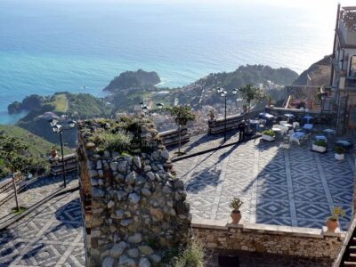White Lotus tour Taormina, Castelmola & Naxos