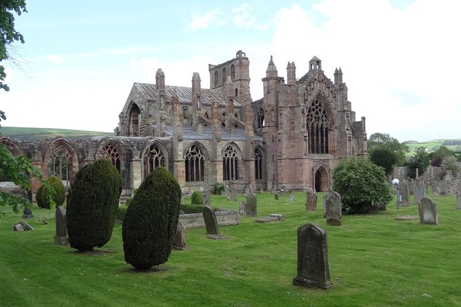 From Edinburgh: 1-day Outlander Tour - attractions included - A long day built around Outlander country