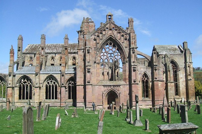 From Edinburgh: 1-day Outlander Tour - attractions included - Hopetoun House, aristocratic rooms and open grounds