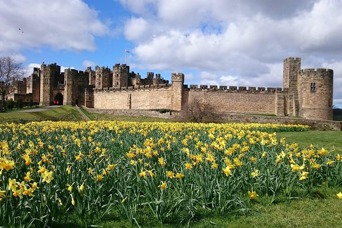 From Edinburgh: 1-day Outlander Tour - attractions included - Doune Castle, from Clan MacKenzie to Monty Python