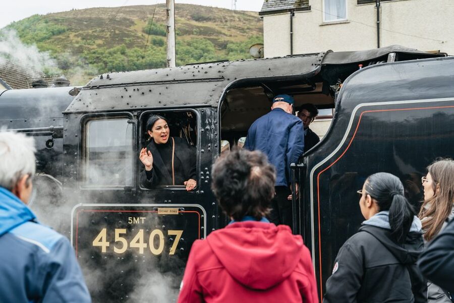 From Edinburgh: Magical Highlands Tour with Jacobite Train - From Edinburgh to Glencoe by coach
