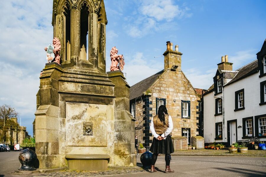From Edinburgh: Outlander Experience 2-Day Tour - Clava Cairns and the real world behind Craigh na Dun