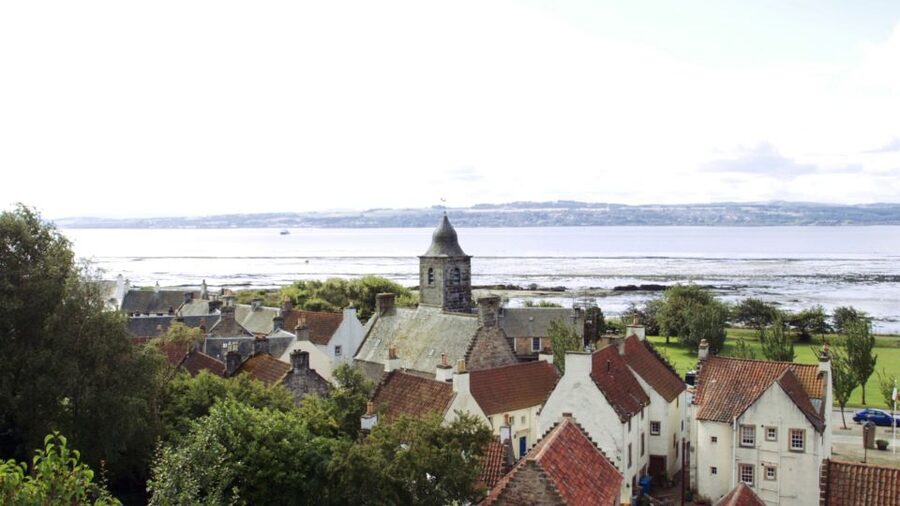 From Edinburgh: Outlander Full-Day Tour in Spanish - Culross, the village that becomes Cranesmuir
