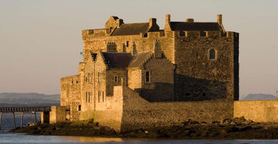 From Edinburgh: Outlander Full-Day Tour in Spanish - The Spanish guide makes the difference