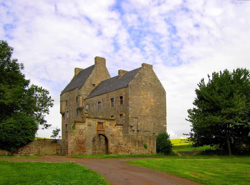 From Edinburgh: Private Outlander location tour - Doune Castle and the world of Leoch