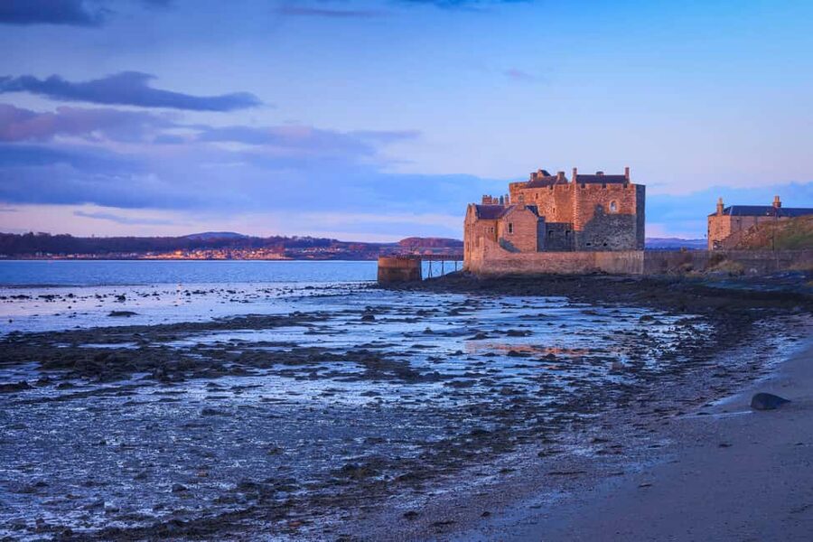 From Edinburgh: Private Outlander location tour - Midhope Castle and the Lallybroch connection