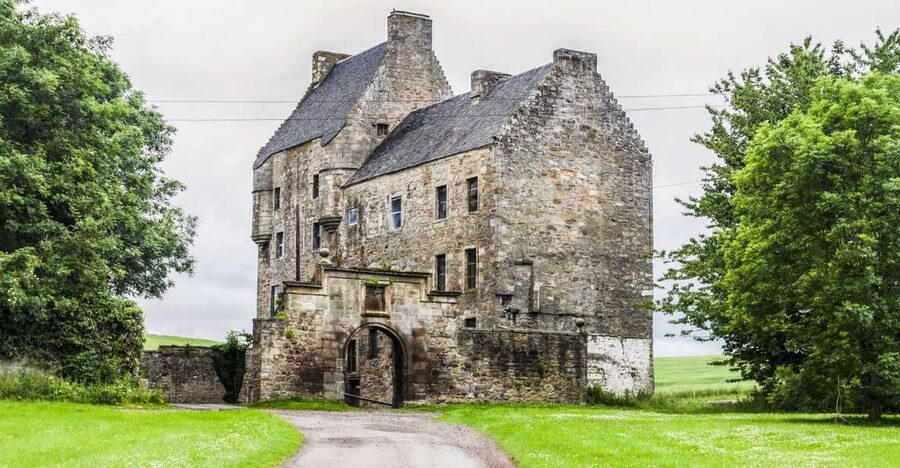 From Edinburgh: The Outlander Experience Guided Tour - Doune Castle: Castle Leoch with a practical caveat
