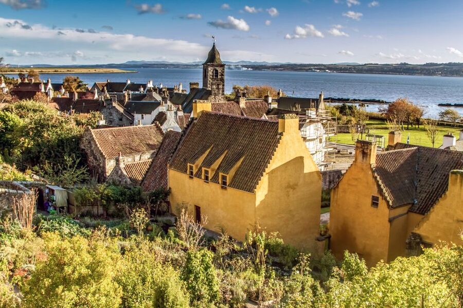 From Edinburgh: The Outlander Experience Guided Tour - The guides are a major part of the experience