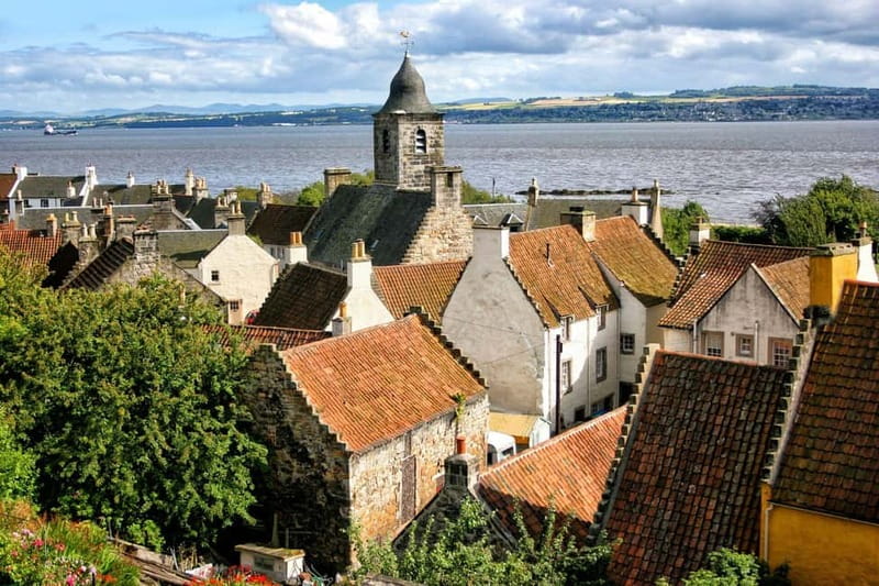 From Glasgow: Outlander Castles and The Scottish Countryside - The guide can make the long coach day worthwhile