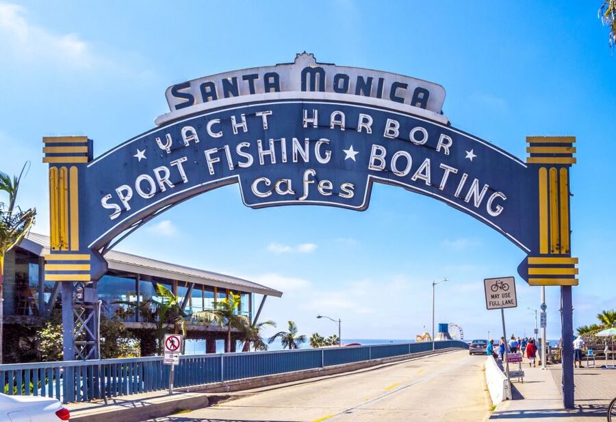 From Las Vegas: VIP Los Angeles/Hollywood Day Trip - A hot lunch near Santa Monica
