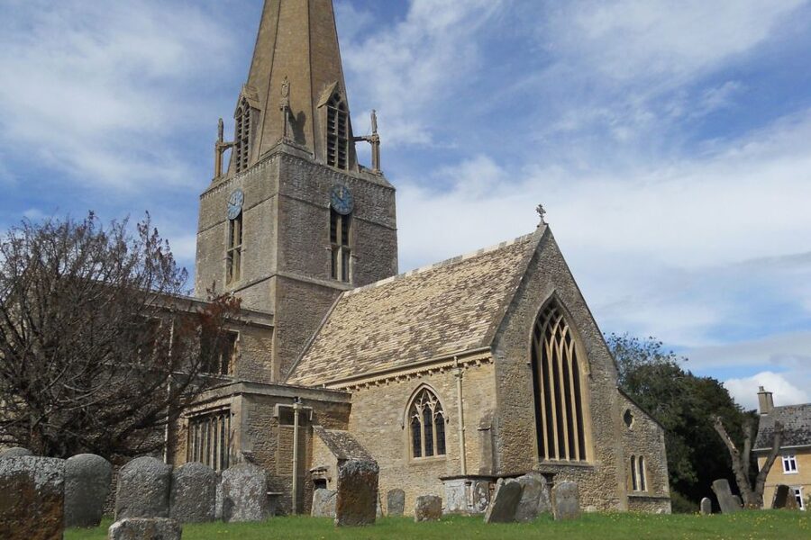 From London: Downton Abbey and Village Coach Tour - Watching Downton Abbey between locations