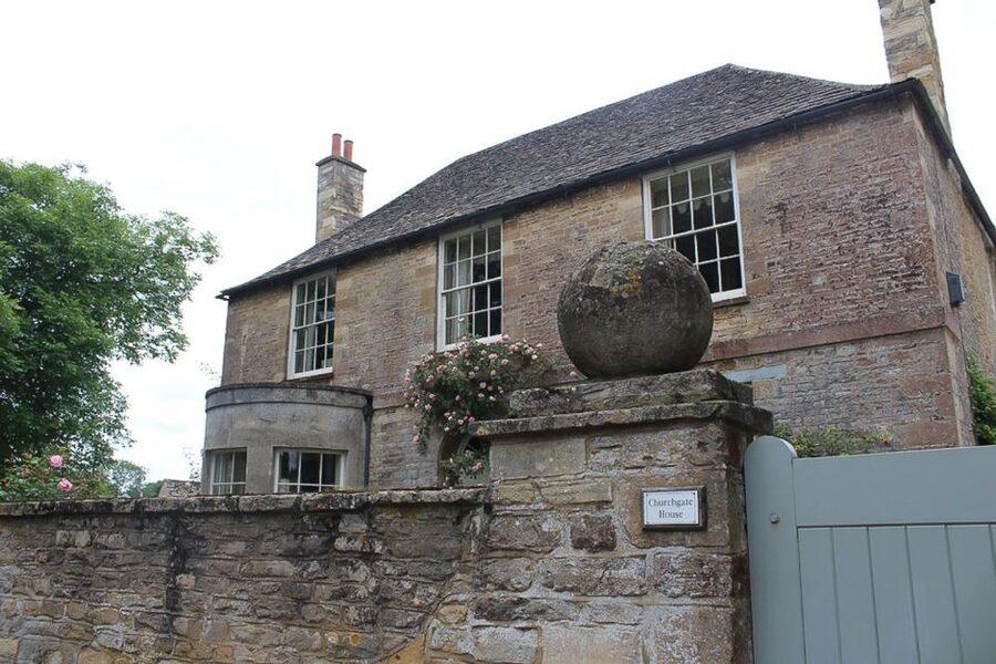 From London: Downton Abbey and Village Coach Tour - Lunch, shopping, and the real cost of the day
