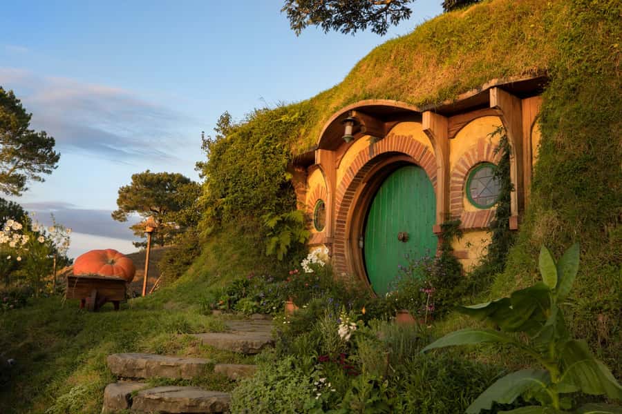 From Rotorua: Hobbiton Movie Set Tour with Festive Lunch - What the festive buffet lunch adds