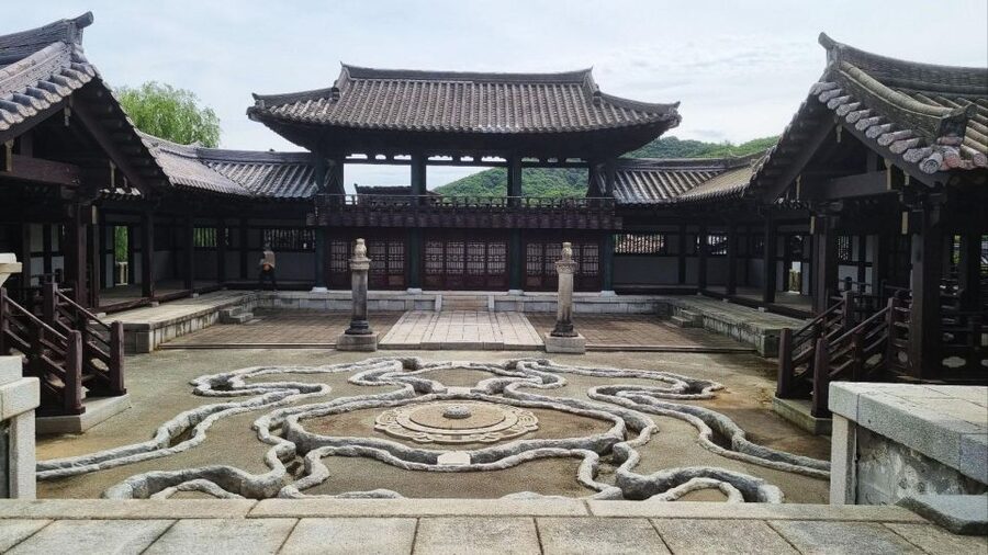 From Seoul: Dae Jang Geum Park Historic K-Drama Set Tour - Walking through royal gates and drama streets