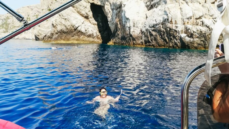 From Split: Blue Cave, Mamma Mia, Vis & Hvar 5-Island Tour - What the speedboat ride is really like