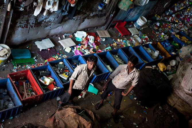 Full-Day Private Slum and Bollywood Tour with DANCE. - One day, two very different Mumbais