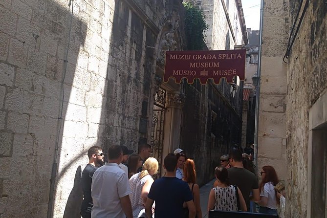 Game of Thrones -A dragon is not a slave tour - The Peristyle, Meereen’s public face