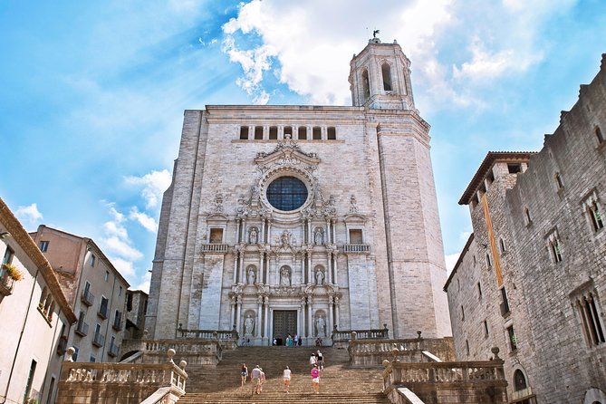 Game of Thrones: Medieval Girona Private Tour with Hotel pick-up - Walking the Roman walls above Girona