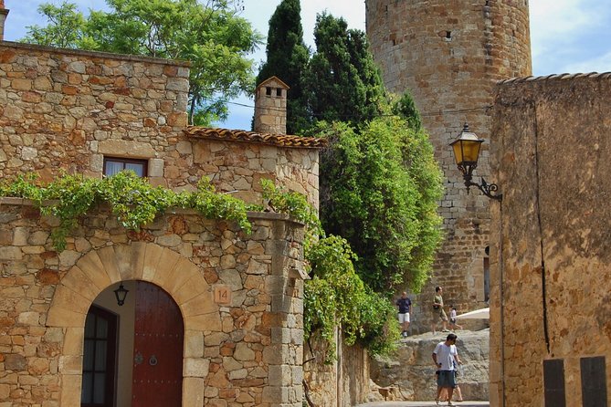 Game of Thrones: Medieval Girona Private Tour with Hotel pick-up - The Jewish Quarter and Girona’s narrow lanes