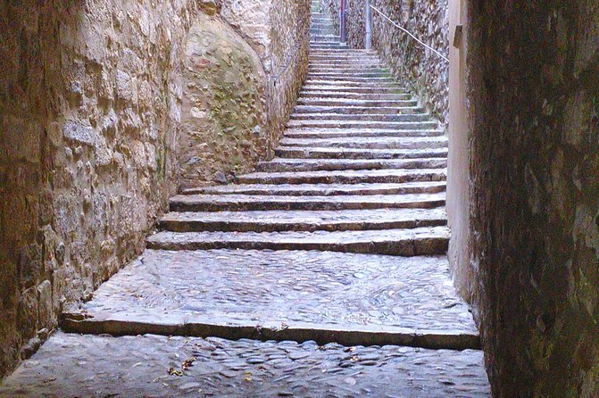 Game Of Thrones Walking Tour in Girona - The Arab baths and Carrer Ferran el Catolic