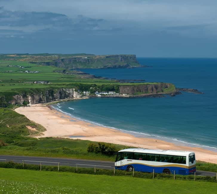 Giants causeway Irish castles & whiskey, Game of thrones - Dunluce Castle above the coast