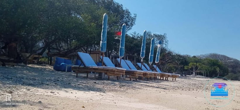 Gili Trawangan: The Beach Bar - Sunbed with Cocktail & Chill - What is not included and why it matters