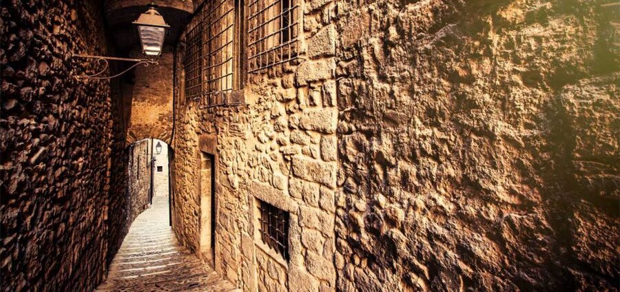 Girona: Game of Thrones Small Group Tour - Arab baths and the road toward Sant Pere de Galligants