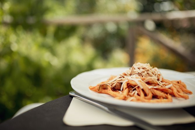 Godfather vs Mafia Tour & Pasta Lunch (Small Group or Private) - A comfortable start in an eight-seat minivan