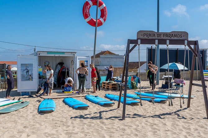 Guided surf tours from Porto city to the beach - The beach bar, showers, and useful after-surf comforts