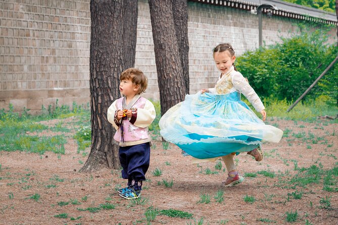 Gyeongbokgung Palace K-drama Hanbok Rental in Seoul - Hair styling and accessories cost extra