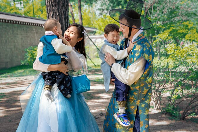 Gyeongbokgung Palace K-drama Hanbok Rental in Seoul - Walking from the shop to Gyeongbokgung Palace