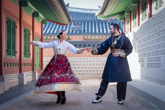 Gyeongbokgung Palace K-drama Hanbok Rental in Seoul - What the service may be like on a busy day